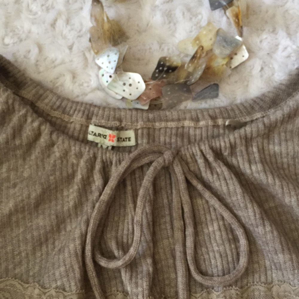 Adjustable neck tie— peasant style top - Picture 5 of 8